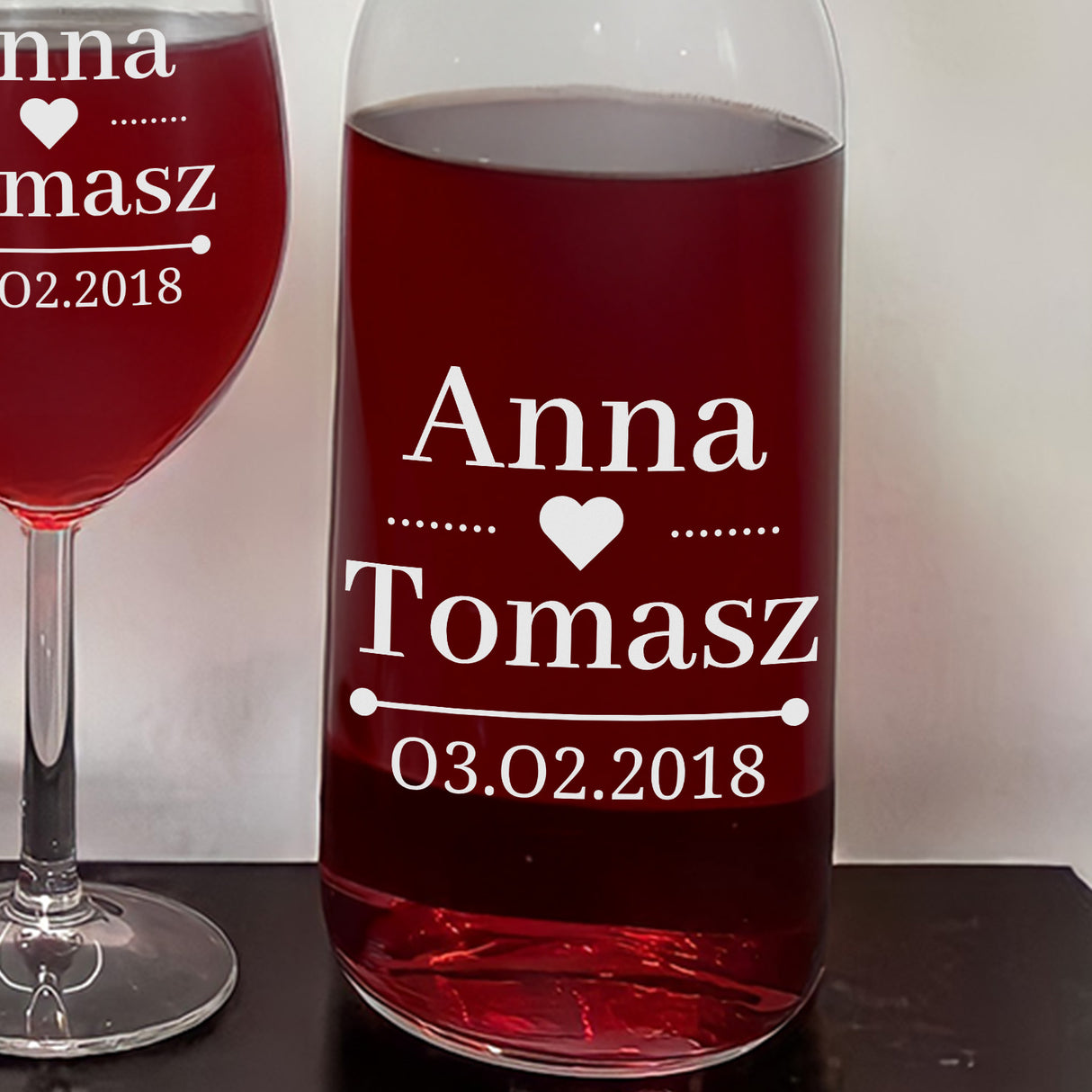 Zestaw karafka + dwa kieliszki do wina - NASZA DATA